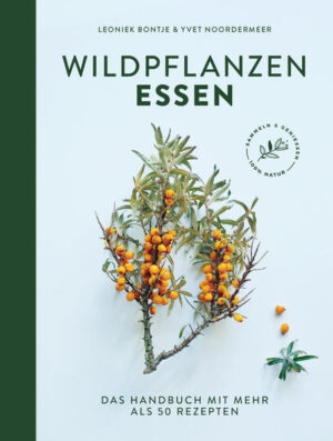 Heimische Superfoods entdecken Von der Wiese auf den Teller: Die Heilpflanzen-Expertin Leoniek Bontje und die Ernährungsberaterin Yvet Noordermeer nehmen uns mit auf einen Streifzug durch die Natur. Denn die besten Superfoods warten direkt vor der Haustür darauf, von uns gepflückt zu werden. Im Wald, auf dem Feld, im eigenen Garten und sogar mitten in der Stadt wachsen essbare Kräuter, Beeren, Samen und Nüsse, mit denen sich köstliche Gerichte zubereiten lassen, die noch dazu gesund sind. Die Autorinnen stellen die 56 wichtigsten heimischen Wildpflanzen vor und zeigen, wie wir sie am besten zubereiten können. Die Pflanzenporträts mit jeweiliger Heilwirkung und Rezepten sind saisonal gegliedert: Von der Brennessel-Suche im März über das Malven-Pflücken sowie Hagebutten-Sammeln im Sommer bis zur Mispel-Ernte im Winter. Zahlreiche Informationen rund um die heilsame Wirkung der Pflanzen und deren Verwendung, Anleitungen für Tinkturen und Einmachtipps ergänzen das Buch. Ausstattung: ca. 140 Farbfotos