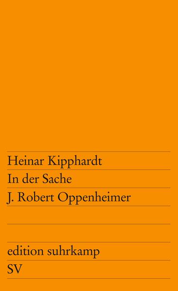 Eine historische Begebenheit liegt diesem szenischen Bericht zu Grunde: der Fall Oppenheimer. Am 12. April 1954 begann in Washington die Untersuchung gegen den Physiker und langjährigen Leiter der amerikanischen Atomforschung J. Robert Oppenheimer. Der Untersuchungsausschuss, von der Atomenergiekommission der USA eingesetzt, sollte prüfen, ob sich der Wissenschaftler der Regierung seines Landes gegenüber loyal verhalten habe. Das drei Wochen währende Verhör - Beispiel und Ausdruck des Konflikts zwischen Individuum und Gesellschaft, Wissenschaft und Staat - zählt zu den denkwürdigen Ereignissen der Zeitgeschichte.