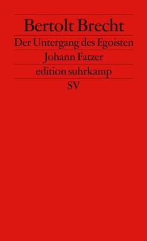 Bertolt Brecht, geboren 1898 in Augsburg, beginnt die Arbeit an Der Untergang des Egoisten Johann Fatzer in Berlin Ende 1926. Obwohl das Material, das er unter diesem Titel innerhalb der darauffolgenden Jahre sammelt, viele hundert Seiten umfaßt und er in mehreren Phasen intensiv daran arbeitet, wird Fatzer nicht zu Ende geschrieben. Brecht arbeitet in diesen Jahren zweigleisig: Einerseits studiert er mit großem Interesse die Theorien politischer Ökonomie und versucht in mehreren Anläufen, daraus bühnenwirksame Texte zu machen. Auf der anderen Seite schreibt er zusammen mit Kurt Weill 1927 seine Oper Aufstieg und Fall der Stadt Mahagonny, kurz darauf sein erfolgreichstes Stück Die Dreigroschenoper. - Das Fatzer-Material enthält sehr viele leitmotivische und häufig wiederverwendete Ideen Brechts, bis hin zu seiner berühmten Keuner-Figur, die er in diesem Kontext entwickelt hat. Bis zu seinem Tod rechnet Brecht das Fatzer-Fragment zu seinen wichtigsten Arbeiten. Heiner Müller, geboren 1929, konstruierte seine Bühnenfassung des Fatzer 1978 für die Aufführung am Deutschen Schauspielhaus in Hamburg (Regie: Wolfgang Karge / Matthias Langhoff).