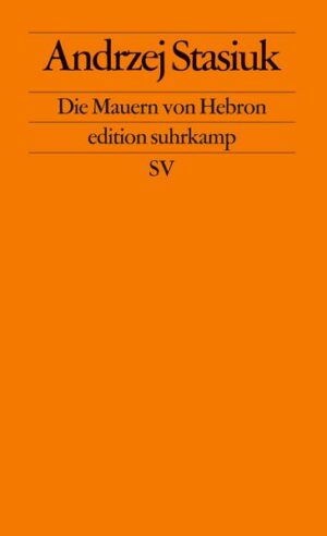 »Aus Langweile kaufte ich mir ein Heft und einen Kugelschreiber, setzte mich eines Abends hin und schrieb, wie mir Opa Jarema geraten hatte, ein Buch über das Gefängnis. Zwei Wochen habe ich dafür gebraucht. So lange wie die Arbeit in der Zuckerfabrik. Ich hatte keine Ahnung, daß es so leicht ist, ein Buch zu schreiben.« Stasiuks legendäres Debüt, seit 1992 in Polen immmer wieder aufgelegt, verstört und fasziniert die Leser bis heute. Die gewalttätige Realität des Gefängnisalltags verlangt dem Autor jene Kraft zur poetischen Überschreitung ab, für die sein späteres Werk bewundert wird. In keinem anderen Text Stasiuks ist der Blick auf die Wirklichkeit so schamlos und gnadenlos. Dem Untergrundverleger war das »Buch eine Spur zu knastig für diese Zeiten«. Heute bildet es das Fundament seines Werkes. Denn die rauschhafte Schönheit in der Welt hinter Dukla hätte sich ohne die existentielle Schwärze der Mauern von Hebron womöglich nie gezeigt.