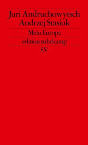 Zwei Essays über das sogenannte Mitteleuropa nennen Juri Andruchowytsch und Andrzej Stasiuk ihr literarisches Doppelportrait einer Landschaft, die sie gemeinsam durchreist haben. Zu Fuß und im Auto zwischen den Beskiden und der Bukowina unterwegs, auf polnischem, slowakischem, tschechischem, ungarischem, rumänischem und ukrainischem Territorium, erschaffen sie - Ethnographen, Kartenleser, Reporter und Dichter zugleich - ein neues Gelände: das literarische Mitteleuropa. Während Andruchowytsch den Spuren seines deutschen Urgroßvaters folgt, der vor dem Ersten Weltkrieg aus Böhmen nach Galizien kam, und die versunkene Geschichte der kleinen Metropolen entdeckt, tritt Stasiuk als wahrnehmungsbesessener, mit einem magischen Auge begabte Landvermesser auf. Ihre »Geopoetik« ist ein unentbehrlicher Beitrag zur Entdeckung des neuen Europas und zur Überwindung jener Grenze, die mit der Erweiterung der EU im Mai 2004 Polen und die Ukraine voneinander zu trennen droht.