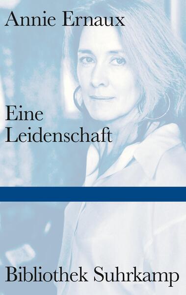 Annie Ernaux erzählt von einer alles verzehrenden Leidenschaft für einen irritierend teilnahmslosen Mann - unerschrocken gründlich sucht sie nach der Wahrheit hinter einer Existenz, in der sie sich zusehends aufzugeben droht. Das körperliche Leiden, die Angst des Wartens, die immer nur kurze Erleichterung des Liebemachens, die darauffolgende Lethargie und Müdigkeit, das erneute Verlangen, die kleinen Demütigungen und Erniedrigungen der Besessenheit und des Verlassenseins - mit ruhiger Selbstverständlichkeit berichtet Annie Ernaux von einer schmerzlich langen Episode ihres Lebens