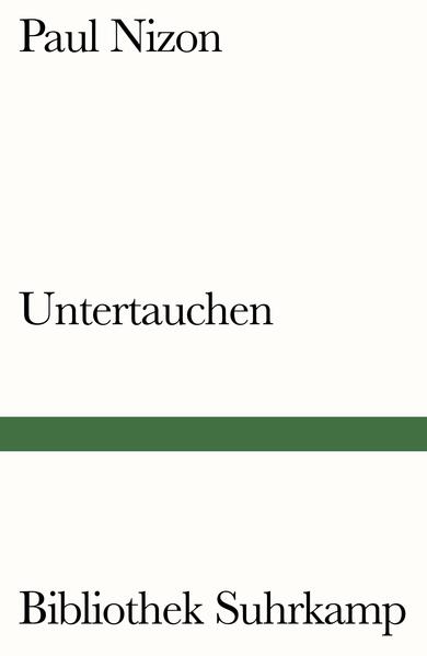 Untertauchen erzählt die Geschichte eines jungverheirateten Mannes, der im Auftrag einer Zeitung nach Barcelona reist. Er ist noch nie in Spanien gewesen, hat aber schon beim Betreten der Stadt das beirrende Gefühl, zurückzukommen. Was sich wie ein spanisches Abenteuer einführt, gedeiht zum Trauma eines Reisenden, der unversehens aus der Helligkeit alltäglicher Ordnung in eine Dunkelzone gerät, in der er die bestürzende Erfahrung der Austauschbarkeit aller Bindungen macht.