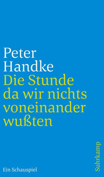 Im Jahre 1969 schrieb Peter Handke ein Stück mit dem Titel Das Mündel will Vormund sein, ein Stück ohne Worte. Mehr als zwanzig Jahre später knüpft der Autor an diese Form an. Der Hauptakteur des neuen Stücks ist ein Platz, und Leser und Betrachter erleben ihn als den Ort eines Schau-Spiels im wörtlichen Sinn. Schauend erleben sie, wie auf diesem Platz, der realen Charakter hat, zugleich aber ein beliebiger Platz irgendwo sein könnte, etwa zwölf Akteure die alltäglichsten Dinge und das Besondere spielen. Jedermann ist hier zu sehen in seinem typischen Verhalten, aber auch in seinen besonderen Merkmalen. Die Begegnungen zwischen den einzelnen intensivieren sich, sie nehmen teilweise burleske Züge an - teilweise hat es für den Schauenden den Anschein, als ob sie zu einem Volk zusammenwachsen.