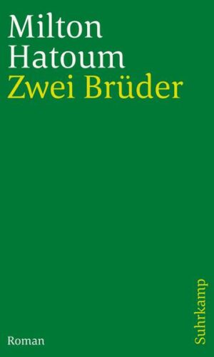 Sie sind Zwillinge, und sie sind entzweit, noch bevor sie halb erwachsen sind. Was sie auseinanderbringt, ist Eifersucht um ein Mädchen - eigentlich eine Bagatelle unter Brüdern. Aber sie spüren, wie unterschiedlich die Liebe der Mutter auf ihnen liegt, und das schneidet tiefer, als sie selbst ahnen können. Ein Haus im alten Hafenviertel von Manaus, nahe der tropischen Wasserwelt. Darin leben, eingesponnen in ihre Liebe, Halim und Zana, libanesische Einwanderer der zweiten Generation. Als die Zwillinge Yaqub und Omar geboren werden, ist Halim, der genüßlich die Liebe und ihre Ekstasen kultiviert, ohnmächtig gegenüber der besitzergreifenden und parteiischen Liebe seiner Frau zu den Söhnen. Er läßt es zu, daß nach einer Szene fast noch kindlicher Gewalt Yaqub, das Opfer, für fünf Jahre in ein Dorf im fernen Libanon geschickt wird. Was die zwischen den Brüdern aufgeflammte Rivalität dämpfen soll, stachelt sie erst recht an. Nach Yaqubs Rückkehr wird nichts in diesem Haus ohne das Gift des Mißtrauens und der Rachsucht sein. Auch Ränia, die später geborene Schwester, wird in ihrer heftigen Hinneigung zu beiden Brüdern der eisigen Konstellation nicht entfliehen können. Wie blind zerstören die Brüder im Versuch, das je Eigene gegeneinander zu behaupten, alle Intimität, jede Hoffnung der Mutter auf Versöhnung. Der Sohn von Domingas, dem indianischen Dienstmädchen der Familie, das mit den Zwillingen aufgewachsen ist, erzählt diese Geschichte, viele Jahre nach den Ereignissen - das Haus gehört längst einem geschäftstüchtigen Inder -, und in seine Vergegenwärtigung mischen sich Halims erinnerungsselige Stimme und das bohrende Fragen nach der eigenen Identität. Welcher der beiden Brüder ist sein Vater: der gewalttätige und impulsive oder der unnahbar seine Rache vollziehende? Aber gäbe die Antwort Aufschluß über ihn selbst? Hatoums Roman ist von insistierender Genauigkeit gerade in den elementaren Dingen des Gefühls, geschrieben mit der Nuanciertheit und Ambivalenz eines großen Prosaisten.