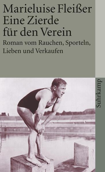 In der vermeintlichen Idyllik einer deutschen Provinz in den Jahren vor 1933 sucht Gustl Amricht, Kleinstädter, Zigarrenladeninhaber und Schwimmphänomen, die Nähe von Frieda Geier, erobert und heiratet sie. Aber an der Selbständigkeit Friedas prallen »die natürlichen Machtmittel des Mannes« ab, sie läuft ihm davon, und der Enttäuschte stürzt sich mit großem Entschluß auf die wichtige Aufgabe: er wird wieder der erstklassige Krauler, der aus seinem mannhaften Körper das letzte für seinen Verein herausholt.