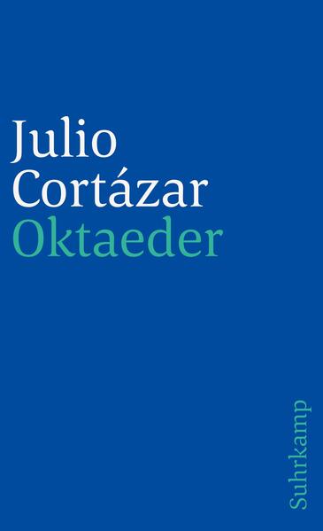 Oktaeder: Aus acht verschiedenen Blickwinkeln führt Cortázar seine Suche fort nach dem, was ihm wichtig ist: der Mensch mit seinen persönlichen Obsessionen und denen der Zeit, in der er lebt. Obsessive Spiele, durchgespielte Obsessionen: Die behandschuhte Hand einer jungen Mulattin in Der Hals eines schwarzen Kätzchens, so manisch kribbelig wie die Schreibhand des Autors, löst ein erotisches Spiel aus, das geradezu katarakthaft in irrsinniger, die guten Sitten verhöhnender Komik endet. In Manuskriptfund in einer Jackentasche gibt sich der Protagonist auf der Suche nach einer Frau Spielregeln, mit deren Hilfe er den Zufall systematisch ausbeutet. Eine Zufallsbegegnung ist auch das Motiv von Kindberg: Ein Mann im reifen Alter, Vertreter von Fertigfabrikaten, wird sich durch die Bekanntschaft eines Hippie-Mädchens seines gleichsam vorfabrizierten Lebens bewußt. In Sommer sieht sich das geruhsame Paar jäh bedroht durch unerklärliche Mächte in Gestalt eines Kindes und eines weißen Pferdes. Das Phantastische, Wunderbare dieses Geschehens erweist sich jedoch als der Wirklichkeit immanent. So auch in den übrigen Erzählungen dieses Bandes, den Cortázar noch selbst zusammenstellte.