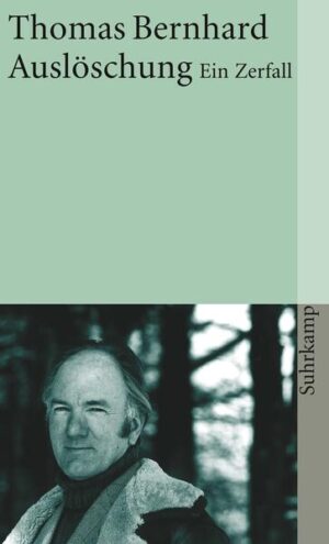 »Auslöschung« ist der Titel einer Niederschrift, die Franz-Josef Murau in seinem letzten Lebensjahr in Rom verfaßt hat und die Thomas Bernhard zugänglich macht. Diese Aufzeichnungen waren für Murau unumgänglich geworden, da in ihnen ein Thema im Zentrum steht, das seine ganze Existenz zerstört hat, nämlich seine Herkunft. Dieser »Herkunftskomplex« läßt sich mit dem Namen eines Ortes bezeichnen: Wolfsegg. Hier ist Murau aufgewachsen, hat er den Entschluß gefaßt, daß er, will er sich, seine geistige Existenz retten, Wolfsegg verlassen muß. Obwohl er deshalb beabsichtigt, Wolfsegg zu meiden, muß er dennoch dorthin reisen: seine Eltern und sein Bruder sind bei einem Autounfall ums Leben gekommen. Dieser erneute Wolfsegg-Aufenthalt macht Murau deutlich, daß er sich von Wolfsegg endgültig lösen muß. Er faßt den Entschluß, über Wolfsegg zu schreiben, und zwar mit dem Ziel, das in diesem Bericht »Beschriebene auszulöschen, alles auszulöschen, das ich unter Wolfsegg verstehe, und alles, das Wolfsegg ist«.