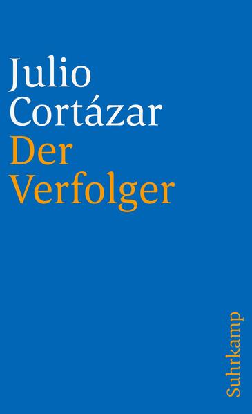 Der Verfolger, so heißt Julio Cortázars meisterhafte Erzählung »in memoriam Charlie Parker«, in der ein Musikkritiker Leben und Ansichten des Saxophonisten Johnny Carter, der in seiner Kunst ein rücksichtsloser »Verfolger« des Absoluten ist, mit zweifelnder Bewunderung zu schildern versucht. Er erlebt die Exaltiertheit eines Musikers, der in der Musik die Unmöglichkeit zu leben ausdrückt und damit den unauflösbaren Widerspruch darstellt, der zu seinem langsamen Verfall führt. Unverstanden, selbst von seinen besten Freunden, treibt er sich zu stets neuen, nie gehörten Höhepunkten, während es ihm im Grunde um etwas ganz anderes geht.