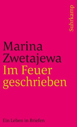 Im Feuer geschrieben ist eine - in dieser Form, in dieser Fülle - einzigartige Sammlung von Briefen. Briefen, geschrieben von 1909 bis 1941, aus Moskau und Berlin, aus Prag und Paris, die eine kurze, schwierige und dennoch höchst vitale Existenz bezeugen - das Leben einer singulären Dichterin und Frau in den Wirren ihrer Zeit, unseres Jahrhunderts.