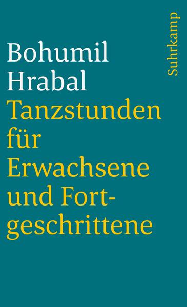 Tanzstunden für Erwachsene und Fortgeschrittene ist keine Gebrauchsanweisung für den Tanzkurs daheim, sondern der Monolog eines alten, sympathischen Zausel. Ein alter Mann, der sich nicht mehr wäscht und mehrere Hosen übereinander trägt, berichtet bei einer zufälligen Gelegenheit einem hübschen jungen »Fräulein«, dem er Rosen in fremden Gärten pflückt und Flugreisen verspricht, sein Leben. Er tut es unkonventionell, wie ihm die Dinge gerade in den Sinn kommen, geschwätzig und respektlos, renommiersüchtig und listenreich. »Die Suada ließe sich in die Formel fassen: Die Welt ist das, als was man sie ansieht. Hier wird sie nicht unbedingt ernster genommen als unbedingt nötig. Mit hinterhältigem Witz und unter Harmlosigkeit getarnter Ironie erredet sich Hrabals Ich-Erzähler eine Freiheit, die immun macht, weil es die Freiheit der Narren ist.« Wolfgang Werth