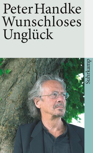 »Unter der Rubrik Vermischtes stand in der Sonntagsausgabe der Kärntner Volkszeitung folgendes: ›In der Nacht zum Samstag verübte eine 51jährige Hausfrau aus A. (Gemeinde G.) Selbstmord durch Einnehmen einer Überdosis von Schlaftabletten.‹ Es ist inzwischen fast sieben Wochen her, seit meine Mutter tot ist, und ich möchte mich an die Arbeit machen, bevor das Bedürfnis, über sie zu schreiben, das bei der Beerdigung so stark war, sich in die stumpfsinnige Sprachlosigkeit zurückverwandelt, mit der ich auf die Nachricht von dem Selbstmord reagierte.«