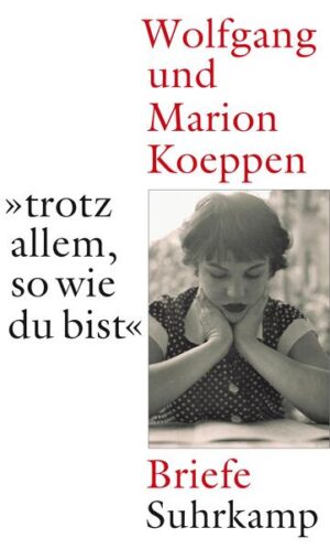 Über einen Zeitraum von sechsunddreißig Jahren schrieb Wolfgang Koeppen Briefe an seine um einundzwanzig Jahre jüngere Frau Marion. Es sind berührende Dokumente der Liebe und Fürsorge, aber auch der Angst und Resignation, und sie tauchen Marion Koeppen in ein völlig neues Licht. Denn anders als bisher wahrgenommen, erscheint in diesen erstmals veröffentlichen Briefen nicht die alkoholkranke Ehefrau als Ursache für die anhaltende Schreibkrise, sondern sie werfen die Frage auf: Ist es nicht Marion, der Wolfgang Koeppen Inspiration und Anregung verdankt, und hat sein literarisches Verstummen nicht ganz andere als private Gründe? Koeppens Briefe und die erhaltenen Gegenbriefe der Ehefrau zeigen eine für beide Seiten belastende, aber dennoch unauflösbare Verbundenheit: "denn ich liebe ja dich, du Einzigartige, Sonderbare, unverwechselbare, dich Märchenwesen, trotz allem, so wie du bist". Außerdem dokumentiert dieser Briefband die Entstehung einiger der bekanntesten Texte Wolfgang Koeppens, wie Das Treibhaus, Nach Rußland und anderswohin, Amerikafahrt, Jugend, und er eröffnet einen neuen Blick auf das Verhältnis zwischen Koeppen und seinen Verlegern, sei es nun Henry Goverts, Alfred Andersch oder Siegfried Unseld.