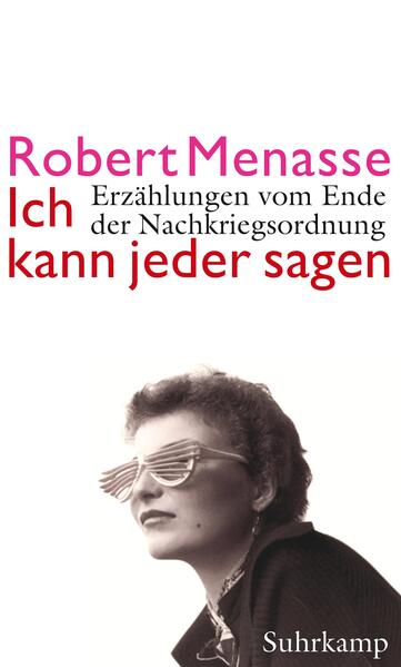 Alles kommt wieder. Sogar die Erinnerungen. Wann war sie zu Ende, die Nachkriegsordnung? Als die Mauer fiel? An diesen 9. November 1989 wird sich das junge Paar, das die Hochzeitsnacht vor dem Fernseher verbrachte, ein Leben lang erinnern. Es hat in dieser Nacht deutsche Geschichte erlebt. Zufällig. Denn eigentlich wollten sie nur so schnell wie möglich heiraten. Und der nächste freie Termin beim Standesamt war der 9. November. Der 9. November war für den Vater des Bräutigams bis dahin mit dem Jahrestag der „Reichskristallnacht“ verknüpft. „Pah, Geschichte“, sagt der Nachgeborene. „Ich“ kann jeder sagen. Dreizehn Ich-Erzähler erinnern sich an Erlebnisse und Ereignisse, die prägend wurden für ihr Leben. Erinnerungen an den Tag, als John F. Kennedy erschossen wurde, die RAF in Wien den Industriellen Palmers entführte, Griechenland Fußball-Europameister wurde. Aus Erinnerungen wird Geschichte. Der große Fabulierer Robert Menasse erzählt, was wir erlebt haben, so daß wir uns erinnern, uns erkennen und Spätere uns verstehen. In seinen Geschichten ist die historische Wahrheit - sage „Ich“ - gut aufgehoben.