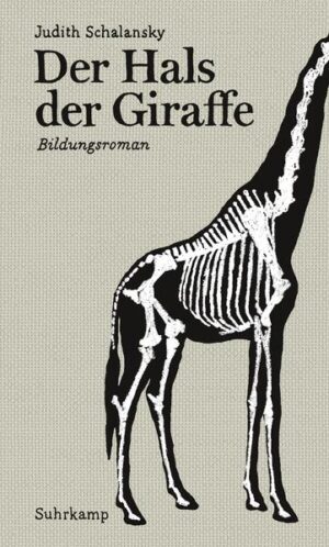 Anpassung ist alles, weiß Inge Lohmark. Schließlich unterrichtet sie seit mehr als dreißig Jahren Biologie. Daß ihre Schule in vier Jahren geschlossen werden soll, ist nicht zu ändern - in der schrumpfenden Kreisstadt im vorpommerschen Hinterland fehlt es an Kindern. Lohmarks Mann, der zu DDR-Zeiten Kühe besamt hat, züchtet nun Strauße, ihre Tochter Claudia ist vor Jahren in die USA gegangen und hat nicht vor, Kinder in die Welt zu setzen. Alle verweigern sich dem Lauf der Natur, den Inge Lohmark tagtäglich im Unterricht beschwört. Als sie Gefühle für eine Schülerin der 9. Klasse entwickelt, die über die übliche Haßliebe für die Jugend hinausgehen, gerät ihr biologistisches Weltbild ins Wanken. Mit immer absonderlicheren Einfällen versucht sie zu retten, was nicht mehr zu retten ist. Nach dem gefeierten »Atlas der abgelegenen Inseln« schreibt Judith Schalansky einen Roman. Darin kämpft eine Biologielehrerin für die Einhaltung der Naturgesetze, verrenkt sich den Hals nach unerreichbaren Früchten und fällt am Ende vom Glauben an Gott Darwin ab. Schauplatz der Geschichte ist eine der irrwitzigsten Anstalten dieser Welt: die Schule.