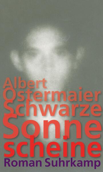 Unauflöslich und ungeheuerlich erscheint das Dilemma, das dem zweiten Roman von Albert Ostermaier seine aufs äußerste gehende existentielle, moralische und gesellschaftliche Dimension verleiht. Ein junger Mann, aufgewachsen in einem katholischen Internat in Bayern, der sein Leben darauf ausgerichtet hat, Schriftsteller, Dichter zu werden, muß sich entscheiden zwischen sicherem Tod und ungewissen Überleben, für das er sich allerdings zwei völlig unbekannten Menschen überlassen muß. Eine ausgewiesene prominente Ärztin stellt ihm die Diagnose, er leide an einer nur von ihr diagnostizierbaren tödlichen Krankheit, die eine sofortige Therapie im amerikanischen Texas erfordere. Der väterliche Mentor, ein katholischer Priester, rät, der Ärztin zu vertrauen und in die USA zu reisen. Wie soll sich der angehende Schriftsteller entscheiden? Andere Diagnosen einholen, obwohl sie laut Ärztin die Krankheit nicht aufspüren können? Dem Rat der Eltern folgen und sich sofort dem Krankenhaus ausliefern? Statt dessen rekapituliert er sein Leben und die Ereignisse, die zu dieser dramatischen Situation geführt haben. Diese Recherche der vergangenen und verlorenen Jahre eines jungen Mannes weitet sich durch die detailgetreue, nüchterne Schilderung der Internatsjahre zu einem umfassenden, erschütternden Panorama moralisch-politischer Strukturen im Süden Deutschlands, in dem der einzelne wenig, die Kirche alles zählt. Und nur wer sich gegen die miteinander verzahnten Hierarchien stellt, ist, wie Albert Ostermaier, in der Lage, souverän vom Leiden, dem eigenen wie dem anderer, einfühlsam und zugleich distanziert, spannend und mitreißend, anklagend und erklärend zu erzählen.