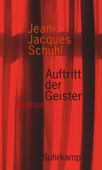 Spannender, weil rätselhaft, voller unerklärlicher Wendungen, neuer Perspektiven und neuer Themen kann ein Buch nicht sein. Charles, ein Schriftsteller, macht sich daran, einen Roman zu schreiben über ein sonambules Mannequin, das der Verfolgung durch ihren nicht mehr zurechnungsfähigen Ex-Freund zu entkommen versucht. Er kommt mit dem Stoff allerdings nicht voran, erst recht nicht, als die mysteriösen Umstände aus dem von ihm Erfundenen in sein wirkliches Leben ausgreifen. Eines Abends begegnet er dem Regisseur Raúl Ruiz, der ihm eine Filmrolle anbietet: Charles soll den Chirurg in einem Remake von Orlacs Hände spielen, er soll die Rolle jenes übernehmen, der dem Klaviervirtuosen, der nicht mehr spielen kann, die Hände eines verstorbenen Mörders annäht. Die Operation gelingt, die Hände aber suchen weiterhin nach einem Opfer. Der Roman, der jenen Übergriff eines unvollendeten Romans auf die Wirklichkeit und in die Kinowelt - und von dort zurück in den Roman - erzählt, leitet den Leser durch ein perfekt aufgebautes Spiegelkabinett: In ihm treffen Literatur, bildende Kunst und Film aus den unterschiedlichsten Epochen aufeinander, werden aufeinander geblendet und gehen ineinander über. Schuhl macht in diesem schmalen und dichten Meisterwerk ein zentrales Merkmal der Gegenwart erfahrbar: Die Realität ist brüchig geworden, jedes ihrer Teile verweist in die Vergangenheit wie in die Zukunft, auf diese Bilder und jene Filmszenen und diese Literatur. Das Resultat: Geister betreten die Bühne und beherrschen sie.