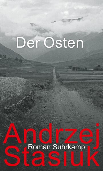 Zurück von der Reise, lauscht Andrzej Stasiuk des Nachts hinaus in die Weite: Was ist das, der Osten, dieses »Reich der Wunder«, das ihn magisch anzieht? Dieses Kontinuum, dessen Erschütterungen von Kamtschatka bis an die Elbe zu spüren sind. Ostpolen, die Heimat, aus der seine Eltern vertrieben wurden? Der Osten namens Sowjetkommunismus, dessen Präsenz die Gesellschaft, in der er aufwuchs, kontaminiert hatte? Dies ist Stasiuks großes Buch über »den Osten«: Eine Summe seines Reisens und Schreibens - niedergelegt in einem epischen Strom, hinreißend erzählten Episoden und Epiphanien. Nie hat er bitterer über den »deutschen Osten« im eigenen Land geschrieben: jenes Territorium, auf dem die Nazis Gaskammern errichteten. Aus der Vogelschau blickt er auf sein Leben, das Gewirr aus Wegen und Routen, in dem ein Kindertraum von China sich mit dem Glücksgefühl in der Wüste Gobi kreuzt. Osten - so könnte eine Quintessenz des neuen Buches lauten - ist keine Himmelsrichtung, sondern die Verheißung einer Dimension jenseits der vom Grauen der Vergangenheit unterminierten europäischen Landschaften. Wie Stasiuk die Strahlkraft der Transzendenz beschwört, erinnert an die poetische Kraft der Welt hinter Dukla - nur dass diese Welt weiter geworden ist.