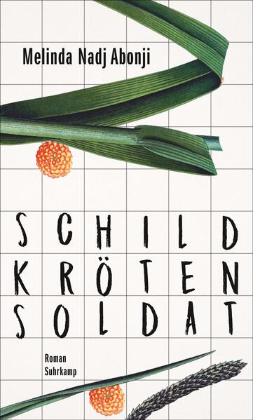 Erster Roman seit dem mehrfach ausgezeichneten Bestseller Tauben fliegen auf, für den Melinda Nadj Abonji 2010 sowohl den Deutschen als auch den Schweizer Buchpreis erhielt Zoltán Kertész, blauäugiger Sohn eines »Halbzigeuners« und einer Tagelöhnerin mit ständig wechselnden Liebhabern, ist der Außenseiter in einem kleinen Ort in Serbien. Als Kind ist er dem Vater in voller Fahrt vom Motorrad gefallen, und der Bäcker, dem er die Mehlsäcke nicht schnell genug durch die Backstube schleppte, hat ihm den Kopf blutig geschlagen. Seither hat er das »Schläfenflattern«, sitzt am liebsten in seiner Scheune und löst Kreuzworträtsel. Als 1991 der jugoslawische Bürgerkrieg ausbricht, sehen das die Eltern als Chance für den Sohn: In der Volksarmee soll der »Taugenichts«, der »Idiot« zuerst zum Mann und dann zum Helden werden. Aber Zoltán passt auch dort nicht ins System, stellt die falschen Fragen und die auch noch stotternd. Als sein einziger Freund bei einem Trainingsmarsch in der Folge sinnloser Schleiferei tot zusammenbricht, verweigert sich Zoltán endgültig einer Ordnung, die alle Macht dem Stärkeren zugesteht. Vom sanften Widerstand der Phantasie gegen die Beschränkungen eines Systems, das nur Befehl, Gehorsam und Unterwerfung kennt, erzählt Melinda Nadj Abonji in ihrem Roman Schildkrötensoldat - in einer schwingenden, musikalischen Sprache und in eindringlichen, die Kraft des vogelwilden Denkens beschwörenden Bildern.