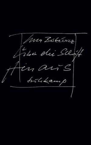 Über die Schrift hinaus heißt das neue Buch von Ulla Berkéwicz. Gründend auf das vedische, das jüdische und das mathematisch-topologische Wissen, formuliert es in zwei einander bespiegelnden, korrespondierenden Teilen die Aufforderung, wahrzunehmen, was unser Bewusstsein beschränkt. In einer überwältigenden poetischen Phantasie überschreitet in der dreizehnten Stunde einer Faschingsdienstagnacht eine Dichterfürstin die Schwelle des Erzählens und ein Mathematikrebell die Zählbarkeit der Zahl. Das sprengt eine Potentaten-, Künstler- und Bürgergesellschaft aus ihrem Rahmen, so dass sie den beiden in ihre Vorstellungsfreiheit folgen kann. Die geistes- und naturwissenschaftlichen Grundgedanken für dieses anarchische Spektakel entwickelt eine so provokante wie kompromisslose Prosaschrift, die zeigt, was möglich ist, wenn wir unsere Wahrnehmung nicht auf unsere Sphäre der drei Dimensionen beschränken, sondern unseren Vorstellungen freien Lauf lassen in Bereiche, die von den Begriffen Raum und Zeit nicht begrenzt sind.