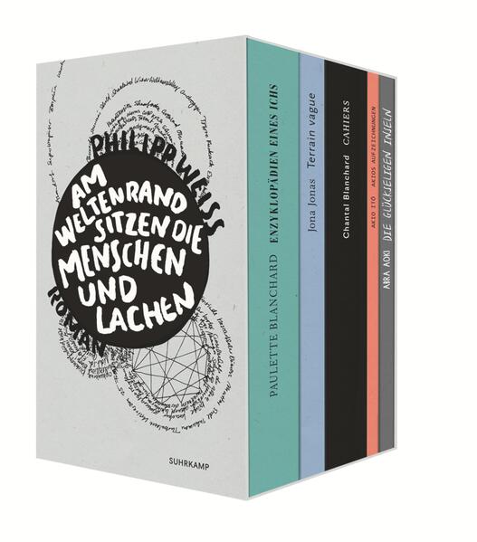 1000 Seiten, fünf Bände - ein Roman. In Am Weltenrand sitzen die Menschen und lachen erzählt Philipp Weiss von der Verwandlung der Welt im Anthropozän - jener Epoche der Erdgeschichte, in welcher der Mensch zur zentralen gestaltenden Kraft geworden ist. Zwischen Frankreich und Japan, zwischen dem 19. und dem 21. Jahrhundert, in Form von Enzyklopädie, Erzählung, Notizheft, Audiotranskription und Comic entwirft dieser kühne Roman ein Panoptikum unserer fliehenden Wirklichkeit. Die siebzehnjährige Paulette erlebt im Jahr 1871 den Aufstand der Pariser Kommune, bereist als eine der ersten europäischen Frauen das Japan der Meiji-Ära und liegt über hundertdreißig Jahre im Eis der französischen Alpen geborgen. Die Klimaforscherin Chantal, ihre Ururenkelin, folgt ihren Spuren nach Fernost, entwirft eine zynische Geschichte des Universums und entflieht zugleich einer Liebe und deren umstülpender Kraft. Der von ihr zurückgelassene Künstler Jona begibt sich auf die Suche, findet in Japan aber nicht Chantal, sondern eine vielfache Katastrophe: ein Erdbeben, eine Welle, einen Atomunfall. Der neunjährige Akio läuft tagelang durch zerstörtes Gebiet. Trost findet er bei Satoshi, einem obdachlosen Tagelöhner und AKW-Nomaden, der langsam an den Folgen der Strahlung stirbt. Durch einen Phantomschmerz getrieben, irrt die junge Japanerin Abra durch Tokio und verliert sich in den einsamen Schleifen ihres virtualisierten Selbst.