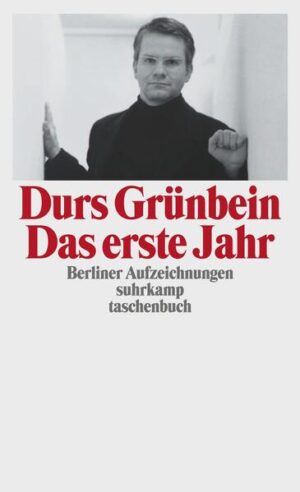 Das Neue ist, so banal es klingt, vorerst nichts anderes als eine Zwei, gefolgt von drei Nullen. Von den einen gefürchtet, von den anderen euphorisch begrüßt: das Jahr 2000 nach Christus. Ein Moment von Anfang, von tabula rasa, so scheint es. Und doch steckt in allem Neuen das Alte, im nie dagewesenen Jetzt, unabgegolten, das Einst. Es ist der Augenblick, in dem die Masse Vergangenheit kritisch wird. Das erste Jahr ist Durs Grünbeins Versuch einer persönlichen Bestandsaufnahme, ein Arbeitsbuch im Turnus eines ganzen Jahres, eine Sammlung von Reflexionen über so unterschiedliche Motive wie Kindheit, Weltkrieg, Kannibalismus, Genomrevolution, die Zusammenhänge von Dichtung und Trance und die Geburt der eigenen Tochter. Grünbeins Tagebuch ist ein Gang durch die Zeiten, durch Städte wie New York, Pompeji, Moskau oder Berlin, vertieft ins Zwiegespräch mit den Gedanken und Werken der großen Ahnen, kundiger Begleiter wie Baudelaire und Mandelstam, Seneca und Augustinus, Darwin und Cézanne.