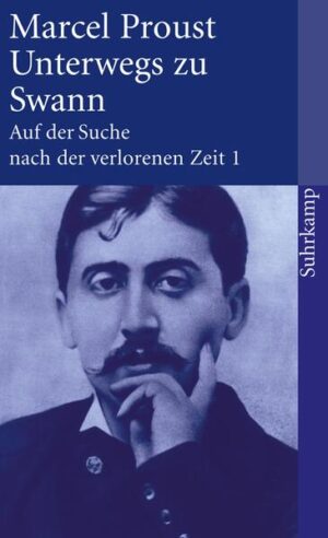 "Mit Unterwegs zu Swann beginnt Prousts monumentales Romanwerk. Wie ein Zauberwort läßt der Name »Swann« an Bilder, Szenen und Episoden denken, die zum literarischen Allgemeingut geworden und trotzdem neu zu entdecken sind: zu Beginn des Romans der Schlafende, Träumende, der sieh an frühere Zeilen erinnert