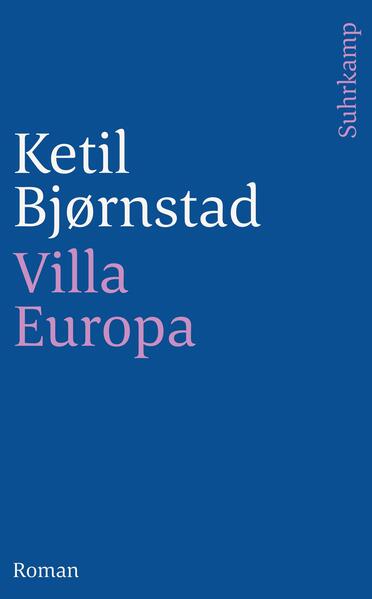 In seinem mitreißenden norwegischen Familienepos erzählt Ketil Bjørnstad von den Bewohnern eines Hauses hoch über dem Fjord von Oslo: der Villa Europa, in der Nina Ulven Ende des 19. Jahrhunderts die Zimmer nach den Ländern einrichtet, die ihr treuloser Gatte bereist. Auch die Söhne, Töchter und Enkel der Familie verlassen im Lauf der Jahrzehnte ihr Land, und doch kehren fast alle wieder zurück. Vor allem die Frauen sind es, die das Haus bewahren, das mehr und mehr zum Schauplatz der Auseinandersetzungen zwischen den Generationen und Geschlechtern wird.