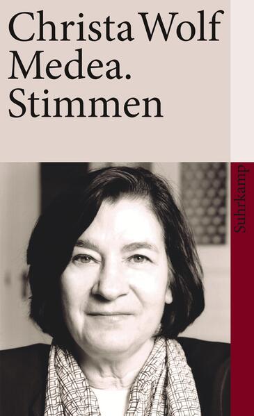 In ihrem Erfolgsroman erzählt Christa Wolf die Geschichte der Medea neu und entwirft das Porträt einer eigenwilligen, ungewöhnlichen Frau. Als Frau des Argonauten Jason lebt Medea in Korinth, wohin sie ihm aus ihrer Heimat Kolchis gefolgt ist. Im königlichen Palast Korinths gerät sie in ein Spiel aus Verleumdungen, Intrigen und Lügen. Der Kampf um die Macht steht im Mittelpunkt, und Medea soll als Sündenbock geopfert werden. Die Medea der griechischen Tragödie, die Barbarin, Giftmischerin, die rachsüchtige Mörderin - hier wird diese Frauenfigur aus dem jahrtausendealten Mythos gelöst, das überkommene Bild revidiert.