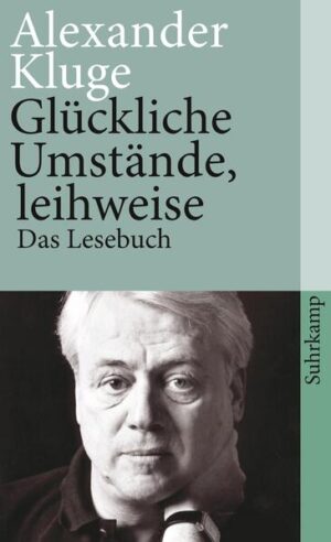 Alexander Kluge ist Autor und Regisseur von bislang 23 Filmen und zahllosen TV-Sendungen, doch „mein Hauptwerk“, so hat er einmal gesagt, „das sind meine Bücher“. Fast unübersehbar scheinen die Tausende von Geschichten, die er in fünf Jahrzehnten geschrieben hat. Mit rund hundert Erzählungen bietet dieses Lesebuch erstmals eine repräsentative Auswahl und damit einen idealen Einstieg in Kluges literarisches Werk. Es geht darin um die unterschiedlichsten Themen und Motive - um den Kosmos als Kino und um die Sehnsucht der Zellen, um die Hinrichtung eines Elefanten und um das Projekt Homunculus, um eine seltsame Robinsonade und um wunderbare Rettung aus der Tiefe. Aber immer steht ein Gedanke im Mittelpunkt: Das Glück ist flüchtig, doch der geborene Hoffnungsträger Mensch sucht es hartnäckig, halsbrecherisch und unter den widrigsten Umständen. Ein aktuelles Gespräch mit dem Autor über die Prinzipien seiner Poesie rundet den Band ab.