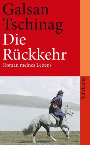 Der große autobiographische Roman des Schamanen und Bestsellerautors Galsan Tschinag: Nach vielen Jahren des Unterwegsseins kehrt er zu seinem Volk zurück, den Tuwa im Nordwesten der Mongolei, und läßt sein Leben Revue passieren -sein Leben als Häuptling, als deutschsprachiger Schriftsteller, als Vermittler zwischen den Welten der Tradition und der Moderne. Und er erinnert sich an die Erfüllung seines Lebenstraums: 1995 führte er sein Volk in einer großen Karawane in den Hohen Altai zurück, ihr einstiges Siedlungsgebiet, in dem sie ihre ursprüngliche nomadische Lebensweise wieder aufnahmen.