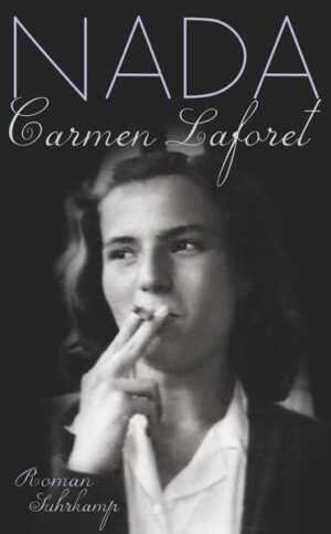 Ein Roman, der Generationen von Lesern begeistert hat Andrea träumt von einem Leben voller Glanz und Abenteuer, als sie 1944 aus der Provinz nach Barcelona kommt. Doch schon die Wohnung der Großmutter entpuppt sich als ein Geisterhaus, ihre Verwandten sind nur noch ein trauriges Abbild ihrer ehemaligen Eleganz. Wie anders ist dagegen das mondäne Leben der Studenten! Bürgertöchter mit Autos und Strandhäusern an der Costa Brava, verwegene Bohemiens, die vom Künstlerdasein schwärmen. Andrea beschließt, es ihnen gleichzutun und die Verführungen der Stadt zu kosten. Und die Liebe. Bis sich eines Tages ihre beiden Lebenswelten gefährlich nahe kommen und ihr fragiles Glück zu zerbrechen droht. Carmen Laforet erzählt von einer jungen Frau, die in einer aus den Fugen geratenen Welt an ihrem Glück festhält. Nada ist ein Roman von Weltformat und ein zeitloser Klassiker - so zeitlos modern wie die Geschichte, die er erzählt. »Dieses Buch ist eine veritable Entdeckung. Eine sensationell frische, sensationell zeitgemäße Prosa.« Die Welt