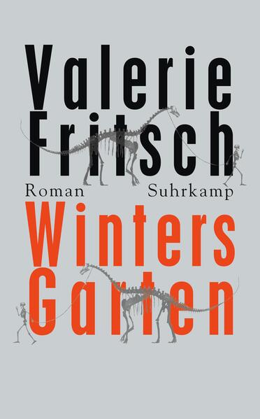 Winters Garten, so heißt die idyllische Kolonie jenseits der Stadt, in der alles üppig wächst und gedeiht, in der die Alten abends geigend auf der Veranda sitzen, die Eltern ihre Säuglinge wiegen und die Hofhunde den Kindern das Blut von den aufgeschlagenen Knien lecken. Winters Garten, das ist der Sehnsuchtsort, an den der Vogelzüchter Anton mit seiner Frau Frederike nach Jahren in der Stadt zurückkehrt, als alles in Bewegung gerät und sich wandelt: die Häuser und Straßenzüge verfallen, die wilden Tiere in die Vorgärten und Hinterhöfe eindringen und der Schlaf der Menschen schwer ist von Träumen, in denen das Leben, wie sie es bisher kannten, aufhört zu existieren. In ihrem preisgekrönten Roman erzählt Valerie Fritsch sprachmächtig und in sinnlichen Bildern von einer Welt aus den Fugen. Und von zwei Menschen, die sich unsterblich ineinander verlieben, als die Gegenwart nichts mehr verspricht und die Zukunft womöglich ein Traum bleiben muss.