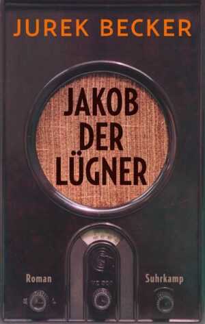 Die Rote Armee ist nur noch wenige hundert Kilometer entfernt, das hat Jakob Heym zufällig erfahren. Und er erzählt es den anderen, die mit ihm eingeschlossen sind im Ghetto einer polnischen Stadt und schon fast alle Hoffnung verloren haben. Und damit die anderen ihm auch glauben, behauptet Jakob, er habe ein Radio. Nun kommen alle zu ihm, um nach Neuigkeiten zu fragen, die Mut machen, weiter auszuhalten in einer Welt, in der die Deutschen die Vernichtung der Juden betreiben. So wird aus ihm Jakob der Lügner