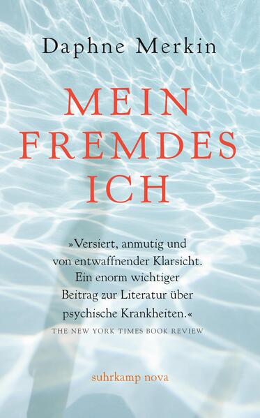 »Mein fremdes Ich gehört zum Kanon der Bücher, die depressive Menschen ermutigen und jenen glücklichen, die dieser Bürde entgangen sind, Aufklärung geben.« (Washington Post) Seit ihrer Kindheit leidet die New Yorker Schriftstellerin Daphne Merkin an Depressionen. Obwohl ihre Eltern, orthodoxe deutsche Juden, sehr wohlhabend waren, war die Atmosphäre in ihrem Zuhause harsch, es fehlte den Kindern an Kleidung, Essen und Zuneigung. Zum ersten Mal wurde Merkin, die die Herzlosigkeit der Mutter kaum ertrug, als Schulkind klinisch eingewiesen, und hat nun - längst selbst Mutter - unzählige Therapien durchlaufen. Über fünf Jahrzehnte beschäftigt sie sich schon mit der noch immer stigmatisierten Krankheit und mit der Frage, was es bedeutet, ein Leben mit Depressionen zu führen, das trotz allem lebenswert ist. In Mein fremdes Ich wartet Merkin mit all ihrer Erfahrung auf - den vielen Teilsiegen und Rückschlägen, der Aufarbeitung der eigenen Familiengeschichte, den neuesten Forschungserkenntnissen. Mit nüchterner Klarheit und dunkel strahlender Poesie beschreibt sie den Kampf mit Depressionen, die man nie besiegen, mit denen man aber zu leben lernen kann.