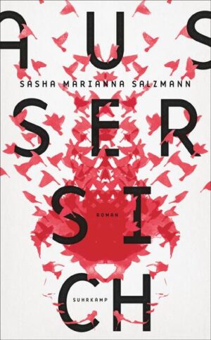 Wer sagt dir, wer du bist? Davon und von der unstillbaren Sehnsucht nach dem Leben selbst und seiner herausfordernden Grenzenlosigkeit erzählt Sasha Marianna Salzmann in ihrem Debütroman Außer sich. Intensiv, kompromisslos und im besten Sinn politisch. Sie sind zu zweit, von Anfang an, die Zwillinge Alissa und Anton. In der kleinen Zweizimmerwohnung im Moskau der postsowjetischen Jahre verkrallen sie sich in die Locken des anderen, wenn die Eltern aufeinander losgehen. Später, in der westdeutschen Provinz, streunen sie durch die Flure des Asylheims, stehlen Zigaretten aus den Zimmern fremder Familien. Und noch später, als Alissa schon ihr Mathematikstudium in Berlin geschmissen hat, weil es sie vom Boxtraining abhält, verschwindet Anton spurlos. Irgendwann kommt eine Postkarte aus Istanbul - ohne Text, ohne Absender. In der flirrenden, zerrissenen Stadt am Bosporus und in der eigenen Familiengeschichte macht sich Alissa auf die Suche - nach dem verschollenen Bruder, aber vor allem nach einem Gefühl von Zugehörigkeit jenseits von Vaterland, Muttersprache oder Geschlecht.