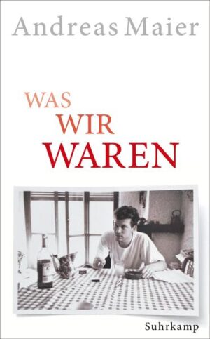 Unsere Gegenwart: Erneut der Gesang eines großen »Wir«? Andreas Maier bleibt es mulmig dabei. Sein alter ego in Was wir waren beharrt darauf, ein Einzelwesen zu sein, das nicht kollektiviert werden kann und darf in gesellschaftlichen Utopien welcher Couleur auch immer. Immer wieder die Kindheit, die Jugend, das Früher und das Jetzt einholend setzt er unsere vergangenen Jahrzehnte wie ein Puzzle zusammen. Von der Herkunft in der Wetterau über Reisen nach Dänemark, Italien oder in die »fernste Ferne«: einmal über den Main in den Nachbarstadtteil Bornheim. Was sind wir, was ist das Fremde? Die hier versammelten Kolumnen, immer vom scheinbar Kleinen, vom Detail, vom Unspektakulären ausgehend, sind zugleich eine literarische Rückholung dessen, was wir sind und was wir waren.