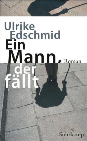 Sommer 1986. Berlin-Charlottenburg. Ein Mann steht auf der Leiter und streicht die Decke einer Altbauwohnung, in die er mit seiner Gefährtin einziehen will. Da verliert er das Gleichgewicht und stürzt in die Tiefe. Danach ist nichts mehr, wie es war. Brutaler hätte der Aufbruch zweier Menschen in die gemeinsame Zukunft kaum scheitern können. Der Kampf mit der Querschnittslähmung und die erzwungene Verlangsamung des Alltags müssen sich in einer Umgebung behaupten, die sich mit dem Mauerfall rasant verändert. Iranische Oppositionelle, russische Neureiche, Roma-Flüchtlinge aus dem zerfallenden Jugoslawien ziehen ein. Unten auf der Straße wird das Leben nicht nur schneller, sondern lauter, roher, gewalttätiger. Dann leert sich das Haus. Am Ende bleibt das alte Liebespaar - und der lebenslange Versuch, standzuhalten.