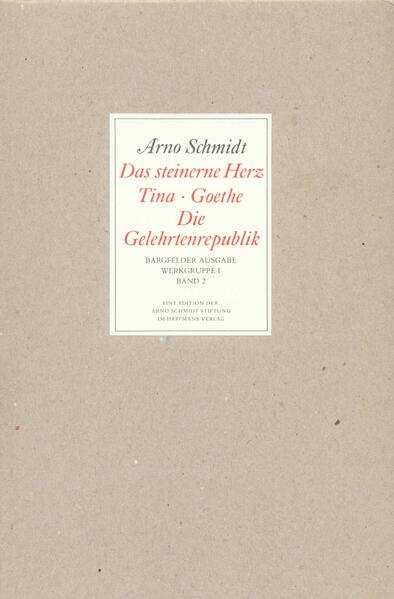 Arno Schmidt war mit seinem Roman Das Steinerne Herz noch vor Uwe Johnson der erste Schriftsteller überhaupt, der das gespaltene Deutschland literarisch zum Thema gemacht hat. Obwohl die Geschichte um die Machenschaften eines Büchersammlers bereits in einer sexuell, politisch und religiös entschärften Fassung publiziert wurde, rief die deutsche Literaturkritik voller Entsetzten aus: »Gott schütze die deutsche Literatur!« Im Rahmen der Bargfelder Ausgabe liegt einer der unterhaltsamsten und sprachmächtigsten Romane der Nachkriegsliteratur erstmals in der unzensierten Fassung vor. Die beiden Capriccios Tina (1956) und Goethe (1957) - hinreißende Stücke, in denen man durch eine Litfaßsäule in Darmstadt direkt in ein unterirdisches Elysium keineswegs toter Dichter gelangt oder von einem nächtlichen Besuch Goethes beim Kollegen Schmidt erfährt - nannte Arno Schmidt »Satyrstücke leerer Stunden, wenn mich der ganze Betrieb (...), ob hiesiges Literatengewäsch, ob Großstadtgetue, wieder einmal so sehr anstinken, dass ich mir nicht anders zu helfen weiß.« Im Spiel mit Elementen des Science-Fiction-Romans, gibt Schmidt in Die Gelehrtenrepublik (1957), einer düsteren Utopie, das Bild einer atomar verseuchten Erde, die von liebeshungrigen Zentaurenweibchen und Mörderspinnen bevölkert wird.