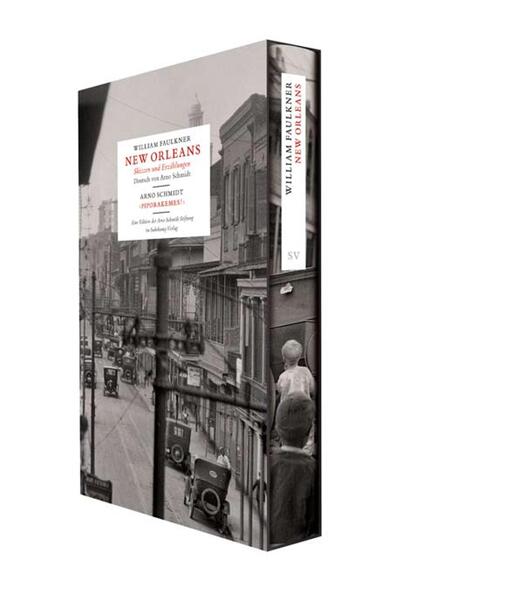 1925 veröffentlichte der damals noch völlig unbekannte William Faulkner einige Skizzen und Kurzgeschichten in regionalen Zeitschriften. Einfache Leute sind das Personal dieser in New Orleans angesiedelten Genrebilder, Seeleute, Schmuggler, Bettler und Huren, Wettbetrüger und Priester. 1960 wurden diese New Orleans Sketches des mittlerweile weltberühmten Nobelpreisträgers Arno Schmidt zur Übersetzung angeboten. Er griff, wie er sagte, nur »aus Reklamegründen« zu, denn er mochte Faulkner nicht. Seine 1962 erschienene deutsche Version der Sketches ist trotzdem brillant - in Faulkners Alltagssprache war Schmidt eben zu Hause. Eine Fortsetzung fand Schmidts Auseinandersetzung mit dem amerikanischen Schriftstellerkollegen in der Erzählung ›Piporakemes!‹. Dort besucht ein englischer Faulkner-Spezialist einen gewissen Schmidt, um ihn für seine miserable Übersetzung zur Rechenschaft zu ziehen. Wie der missvergnügte und angetrunkene Schmidt den Professor durch immer haltloseres Schwadronieren abblitzen lässt, gehört zum Komischsten, was der Sprachexperimentator aus der Heide geschrieben hat. In der vorliegenden Neuausgabe ist auch diese Erzählung enthalten und setzt einen humoristischen Kontrapunkt zum Ernst von Faulkners Skizzen.