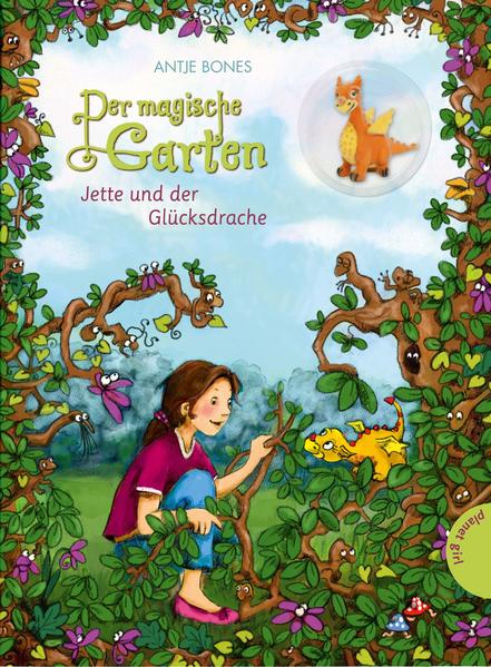 Drei Wochen Zeit mit Liv! Besser könnten die Sommerferien für Jette gar nicht anfangen. Doch kaum sind die beiden Freundinnen am Ziel ihrer Reise bei Tante Sophie angekommen, häufen sich die merkwürdigen Ereignisse: Auf Gut Nordwind treffen sie auf eine uralte Katze, die überall wie aus dem Nichts aufzutauchen scheint, einen sprechenden Glücksdrachen, der allerlei Weisheiten von sich gibt, und sie gelangen in einen Garten, der alles andere als gewöhnlich zu sein scheint. Ob Tante Sophie sie bald in die Geheimnisse ihres Zuhauses einweiht?