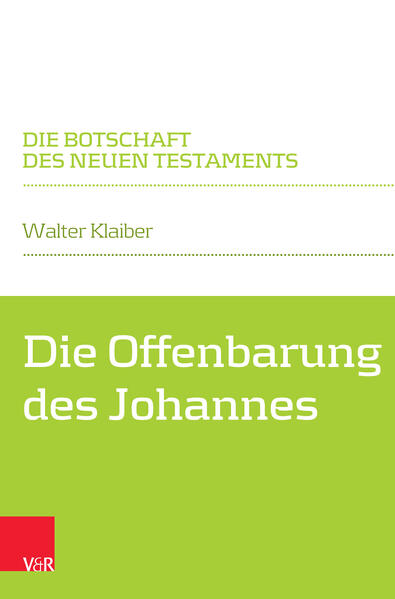 Die neutestamentliche Forschung hat sich in den letzten Jahren eingehend mit dem letzten Buch der Bibel befasst. Von den Ergebnissen ist freilich wenig in der kirchlichen Verkündigung und bei normalen Bibellesern und -leserinnen angekommen. Dieser Kommentar möchte deshalb in allgemeinverständlicher Sprache den Ertrag der wissenschaftlichen Auslegung der Offenbarung einer breiten Leserschaft vermitteln. Er fragt aber darüber hinaus auch nach ihrer Botschaft für uns heute. Die Situation der Empfängergemeinden wird erklärt und die zeitgeschichtlichen Hintergründe werden hervorgehoben. Vor allem aber werden die Perspektiven herausgearbeitet, die über die zeitbedingten Aussagen hinausführen. Die alttestamentlichen Quellen der Visionen werden aufgezeigt und zur Entschlüsselung ihrer Symbolik genutzt. Auch die genaue Analyse des Aufbaus der Schrift wird zu einer wichtigen Lesehilfe. Die Spannungen innerhalb der Botschaft des Buchs werden klar benannt: Rigoristische Anforderungen an die Treue der Gemeinde neben bedingungsloser Einladung zu Gott, Theologie des Kreuzes neben blutigen Gewaltfantasien, Betonung der gnädigen Erwählung und die Bedeutung der Werke für das Urteil Christi. Doch es sind diese scheinbaren Widersprüche, die der Botschaft ihr besonderes Profil und Tiefenschärfe geben. Die Ermutigung zu einem Verhalten, das sich nicht von der Vergötterung menschlicher Macht verführen lässt, und zur Hoffnung auf den Sieg der gerechten und gnädigen Herrschaft Gottes hat bleibende Bedeutung auch für die Kirche heute.