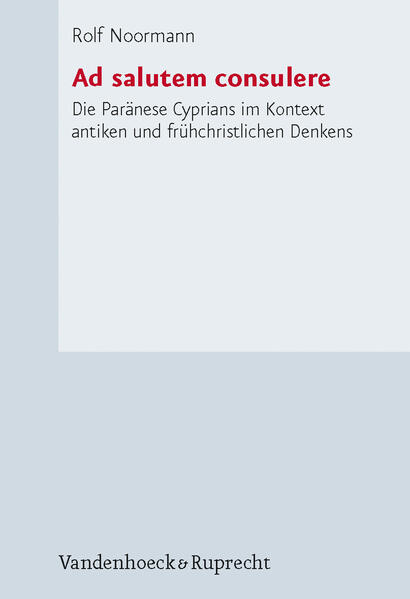 Mit Cyprian von Karthago betritt erstmals ein römischer Aristokrat als Bischof die Bühne der lateinischen Kirchen- und Theologiegeschichte. Seine Schriften und Briefe geben nicht nur Einblick in die politischen, kirchlichen und theologischen Auseinandersetzungen seiner Zeit, sie zeugen auch von einer intensiven Durchdringung der theologischen Tradition und ihrer Neugestaltung im Blick auf die praktischen Erfordernisse ihrer Zeit. Die Untersuchung rückt das zentrale Anliegen der cyprianischen Schriften, die praktische Unterweisung und Ermahnung, das heißt seine Paränese, in den Mittelpunkt. Es wird gezeigt, wie Cyprian im Horizont einer Theologie der Gnade, die in wesentlichen Aspekten als Wegbereiter auch der augustinischen Gnadentheologie gelten kann, konsequent das christliche Leben und Handeln ins Zentrum seiner theologischen Aufmerksamkeit rückt. Dabei wird deutlich, wie Cyprian das Erbe Tertullians, den er mit gutem Grund als seinen Lehrer betrachtet, umgestaltet, weiterentwickelt und zum Teil auch korrigiert. Ebenso wichtig ist die Auseinandersetzung Cyprians mit seinem römischen Erbe. Seine Theologie erweist sich als in starkem Maße durch römisch-stoische Traditionen, insbesondere durch das Denken Senecas, geprägt. Auch hier zeigt sich Cyprian als ein ebenso gelehriger wie eigenständiger Schüler. Er nimmt vieles auf, was andere vor ihm gedacht und formuliert haben, gibt aber dem Rezipierten eine charakteristisch neue Gestalt. Die theologische Haltung Cyprians resultiert aus seiner Rolle als Bischof von Karthago (und Primas des christlichen Nordafrika): Verantwortlich für das Wohl der ihm anvertrauten Kirche, ist für Cyprian die Ausübung der disciplina der christlichen Gemeinde grundlegend. In der »salus publica« der christlichen Gemeinde geht es aber zugleich um das Heil des einzelnen. Jedem einzelnen durch Unterweisung und nötigenfalls auch durch strenge Ermahnung zum Heil zu raten, ist für ihn die zentrale Aufgabe des Bischofs.