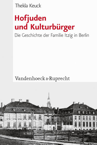 Die Itzigs waren eine der großen jüdischen Familien im Preußen des späten 18. und frühen 19. Jahrhunderts. Ihre fünf Generationen umfassende Geschichte umschließt drei große Themenkomplexe: die rechtliche Emanzipation der Juden, ihren sozio-ökonomischen und kulturellen Verbürgerlichungsprozess sowie die damit einhergehende Transformation traditioneller jüdischer Denk- und Verhaltensweisen. Auf der Grundlage zahlreicher Quellen und eingebettet in den allgemeinen Forschungskontext der Geschichte des Bürgertums sowie der Bildungs- und Kulturgeschichte untersucht Thekla Keuck am Beispiel der Familie Itzig einen der transkulturellen Prozesse, der die mitteleuropäischen Juden unter dem Einfluss der Aufklärung aus der Abgeschlossenheit des traditionellen Judentums in den Raum der modernen europäischen Gesellschaft führte. Im Mittelpunkt steht dabei die Frage, wie sich für die Itzigs auf Grund ihrer Teilhabe an der bürgerlichen Gesellschaft der Stellenwert von Familie, Religion und Kultur wandelte. Obwohl der Familie eine mitgestaltende Rolle bei der Entstehung der bürgerlichen Gesellschaft innerhalb wie außerhalb der jüdischen Gemeinschaft zukam, gelang ihren Mitgliedern nicht die angestrebte Integration in die bürgerliche Gesellschaft. Als Juden blieb ihnen die Teilnahme verwehrt. Um ihre bürgerliche Position nicht zu gefährden, entschied sich die Mehrzahl der Itzigs daher für die Konversion. Trotzdem bezeichnet Thekla Keuck die Itzigs explizit als jüdische Familie. Mit dieser Lesart trägt sie dazu bei, die Vielschichtigkeit deutsch-jüdischer Geschichte mit ihren Zwiespältigkeiten und Widersprüchen aufzuzeigen.