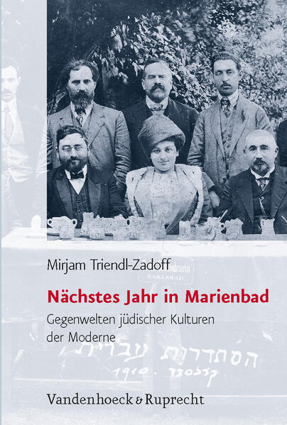 Eine sommerliche Kulturgeschichte des modernen jüdischen Lebens in Europa! Die westböhmischen Badeorte Karlsbad, Marienbad und Franzensbad galten lange als sommerliche Zentren jüdischen Lebens. Nicht nur das deutsche und österreichische Bürgertum reiste dorthin, auch chassidische, bürgerliche und mittellose Juden aus Osteuropa kamen alljährlich zur Kur. Diese heterogenen jüdischen Kulturen entwickelten in der zeitlichen und räumlichen Begrenztheit des Aufenthalts und des intimen sozialen Klimas des Kurorts außergewöhnliche Wahrnehmungs- und Kommunikationsräume. Mirjam Triendl-Zadoff untersucht diese und zeigt wie sich in den Sommern vom späten 19. Jahrhundert bis in die 30er Jahre temporäre »jüdische Orte« etablierten, die zu kulturellen Zentren des jüdischen Lebens in Europa wurden.