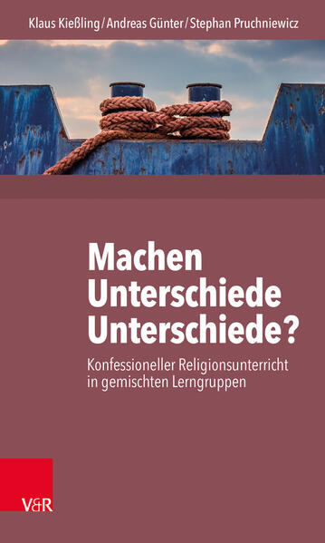 In einigen Bundesländern ist das Angebot katholischen Religionsunterrichts in konfessionell gemischten Lerngruppen bereits gängige Praxis. Gegenstand religionspädagogischer Forschung war es bislang dagegen kaum.Was ist angesichts der heterogenen Voraussetzungen der Schülerinnen und Schüler in diesem Unterricht-auch an pluralitätssensibler religiöser Bildung-umsetzbar? Und: Was wird vielleicht erst unter diesen Bedingungen möglich gemacht? Die Klärung dieser Fragen steht im Zentrum der empirischen Studie, die das Seminar für Religionspädagogik, Katechetik und Didaktik an der Hochschule Sankt Georgen in Frankfurt am Main im Auftrag des Bistums Mainz im Primarbereich durchführte.Das Buch präsentiert die zentralen Ergebnisse der Forschung und ordnet sie in ihren schulischen und religionspädagogischen Zusammenhang ein. Zu Beginn zeichnen die Autoren die wechselvolle Geschichte des Religionsunterrichts nach. Es folgen empirische Einsichten-solche, die aus der einschlägigen Forschung im deutschsprachigen Raum gewonnen werden, und daran anschließend jene, die aus der neuen Studie hervorgehen. Abschließend werden Perspektiven für einen zukunftsfähigen konfessionellen Religionsunterricht abgeleitet und skizziert.