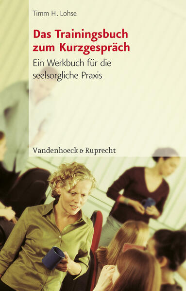 Charakteristisch für das Kurzgespräch ist, dass seine Beiläufigkeit und Zufälligkeit bewährte seelsorgliche und beraterische Gesprächstechniken oder Therapiemethoden nicht zur Anwendung kommen lässt. Doch kann auch ein Kurzgespräch so geführt werden, dass es in einer spezifischen Lebens- oder Konfliktsituation christlich orientierte, befreiende Hilfe zur alltäglichen Wegfindung leistet. Timm Lohses Trainingseinheiten, Übungen und Beispiele aus der Praxis stehen vor dem theoretischen Hintergrund des systemischen Ansatzes, den er mit Kommunikationstheorie und Semiotik verbindet. Die Praxiseinheiten nach dem Motto »Seelsorge in 20 Minuten« sollen die Kurzgesprächführenden befähigen, inmitten der alltäglichen Zeitabläufe zielorientiert und kurz zu beraten. Dabei wird keine sachliche Diagnostik oder therapeutische Fähigkeit vorausgesetzt.Das Trainingsbuch ist die praktische Umsetzung des 2003 erstmals erschienenen Bandes »Das Kurzgespräch in Seelsorge und Beratung. Eine methodische Anleitung« von Timm Lohse.