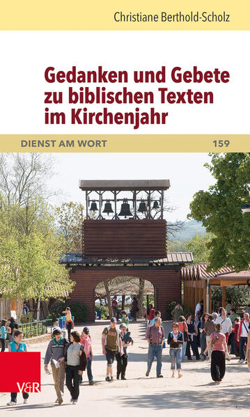 Christiane Berthold-Scholz meditiert in Wort und Gesang Motive biblischer Texte. Die Gebete und Gedanken münden in Dank und Klage, Bitte und Fürbitte und geben dabei aktuellen Anliegen heutiger Menschen Ausdruck. Sie folgen den Sonntagsperikopen des Kirchenjahrs, teilweise auch einer freien Textwahl. Sie eignen sich besonders für meditative Gottesdienste und Andachten ohne ausdrückliche Predigt, insbesondere auch für das Feiern „mit Wenigen“. Sie regen an zu eigenen Sprachschöpfungen im Nachdenken über biblischen Texten und im inneren Zwiegespräch mit dem unverfügbaren und rätselhaften Gott.Entstanden sind die Gebete in der gottesdienstlichen Arbeit des Evangelischen Predigerseminars Hofgeismar: Seminarbesucher und Gemeindeglieder trafen sich hier jahrelang zu einer wöchentlichen Abendandacht, die die Autorin mit verantwortet hat. Eine Anleitung für die Gestaltung der Feier und den Umgang mit den Gebetstexten ergänzt die Sammlung.