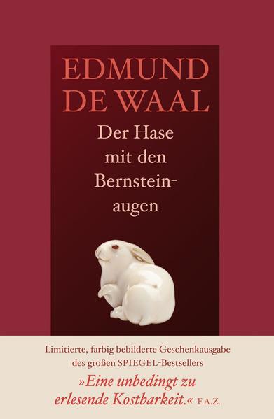 Eine der großen literarischen Entdeckungen des Jahres 2011 war „Der Hase mit den Bernsteinaugen“. Edmund de Waal, Nachkomme der jüdischen Familie Ephrussi, erzählt darin von 264 Netsuke, kostbare Miniatur-Schnitzereien aus Japan, die er von seinem Großonkel geerbt hat. Und von der außergewöhnlichen Geschichte seiner Familie, die vom Paris der Belle Époque ins Wien des Fin de siècle und vom Tokio der 1950er Jahre über Odessa nach London führt. Ein wunderbares Erinnerungsbuch, das von Publikum und Presse gefeiert wurde und Monate auf den Bestsellerlisten stand. In dieser limitierten, farbig bebilderten und bibliophil ausgestatteten Geschenkausgabe wird die Welt von Edmund de Waals Vorfahren nun zu neuem Leben erweckt.