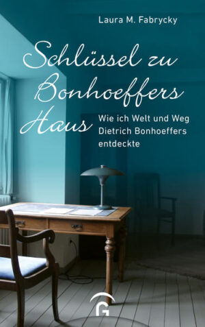 Bonhoeffers spirituelle Quellen für heute entdeckt Als ihr Mann eine Stelle in der US-Botschaft antritt, findet sich Laura Fabrycky mit ihren drei Kindern in Berlin wieder. Die Stadt wirkt auf sie befremdlich: Spannend, ja, aber auch schroff und nicht immer einladend. Zugleich - es ist das Jahr 2016 - spürt sie, wie eine Präsidentschaftswahl Amerika für immer verändert. Laura Fabrycky fühlt sich heimatlos, als sie zufällig auf den Namen Bonhoeffer stößt und bald schon dessen Elternhaus in der Marienburger-Allee besucht. Ein Ort, der sie in seinen Bann schlägt. Aus einem Besuch werden viele und schließlich engagiert sie sich ehrenamtlich: Als Fremdenführerin hilft sie englischsprachigen Gruppen das Haus, Dietrich Bonhoeffers Leben und sein Berlin zu entdecken. In diesem Buch berichtet Laura M. Fabrycky, wie sie diese Arbeit verändert und ihrem Leben neue Richtung gibt. Sie erzählt, wie die Schlüssel, die sie als Mitarbeiterin für das Bonhoeffer Haus erhält, ihr zum Symbol werden. Dafür, wie sich ihr auf den Spuren Dietrich Bonhoeffers ihr eigenes Leben in einer Phase der Unsicherheit noch einmal neu erschließt. Ein hinreißendes Werk darüber, was Dietrich Bonhoeffers Beispiel noch heute bewirken kann. Ausstattung: Mit 9 s/w-Fotos